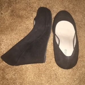 Like new Torrid Black suedelike wedges